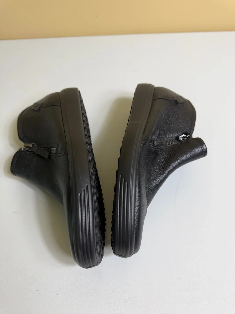 NWOT ECCO Women's Soft 7 Low Bootie – Black Leather Ankle Sneakers 9-9.5